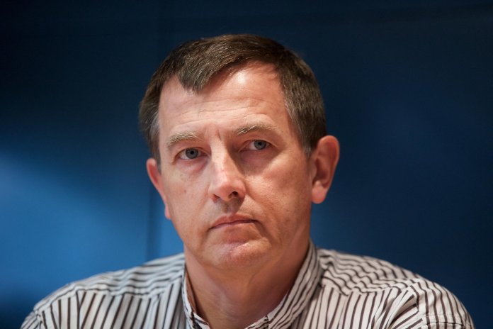 Colectiv, la zece ani: Istoria tânărului român de 15 ani care s-a aruncat în foc pentru prietenul său aflat în scaun cu rotile, spusă de doctorul belgian care i-a salvat viața. Colectiv, la zece ani: Istoria tânărului român de 15 ani care s-a aruncat în foc pentru prietenul său aflat în scaun cu rotile, spusă de doctorul belgian care i-a salvat viața.