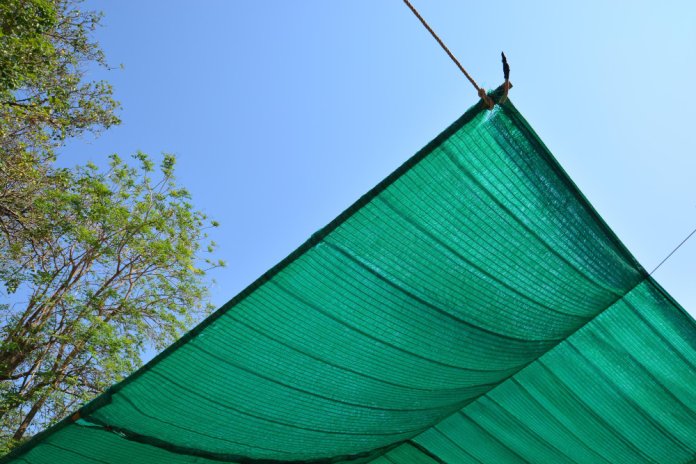 Poate plasa de umbrire sa inlocuiasca alte forme de protectie pentru solarii?