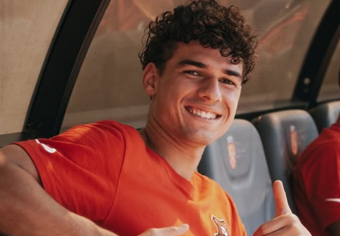 FCSB a descoperit un apărător stânga