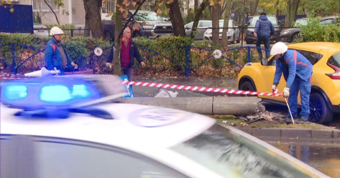 Incident grav în București: un vehicul a dărâmat un stâlp de electricitate pe bulevard, o persoană rănită