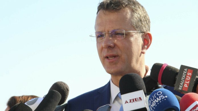 Ionuț Moșteanu își înaintează demisia din rolul de ministru al Apărării Naționale în urma scandalului legat de studii.