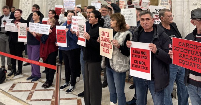 Lucrătorii din Parlament își exprimă nemulțumirea față de reducerile salariale; Ministrul Dezvoltării îi garantează că nu vor suferi consecințe negative