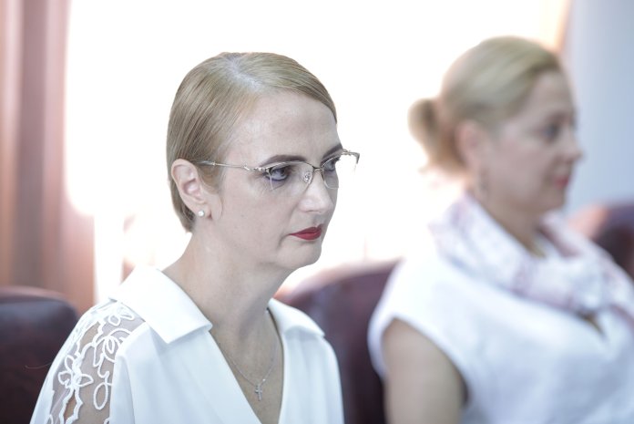 În ce mod motivează Lia Savonea conversația purtată cu judecătoarea Ionela Tudor la conferința de presă susținută la Curtea de Apel București