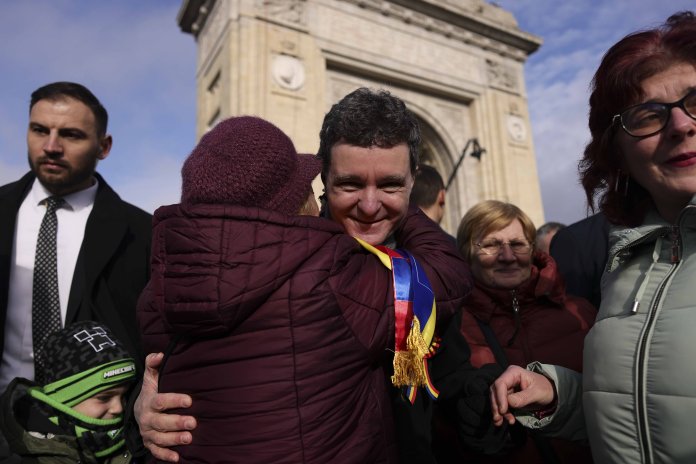 Nicușor Dan, „asaltat” pe Facebook cu mesaje prin care oamenii îi cer să urmărească documentarul Recorder „Justiție capturată”: „Poate aveți timp să observați unde se află România”