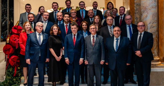 Nicuşor Dan s-a întâlnit cu ambasadorii UE: România va continua să se implice activ şi constructiv în discuţiile europene