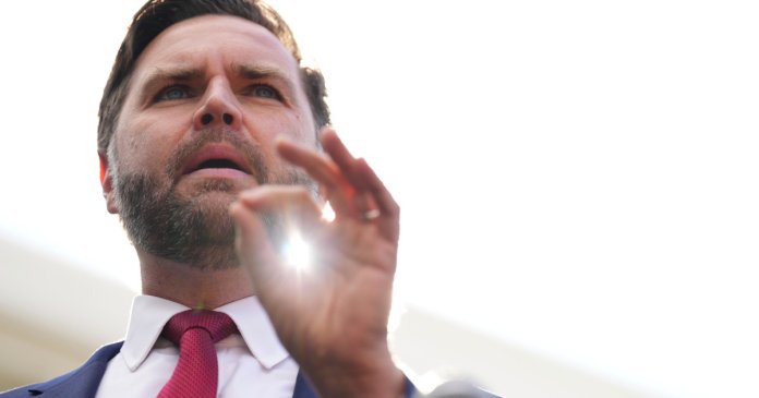 Scenariul terifiant pentru J.D. Vance: armele nucleare ale Franței și Marii Britanii, aflate în mâinile politicienilor islamiști „în 15 ani”