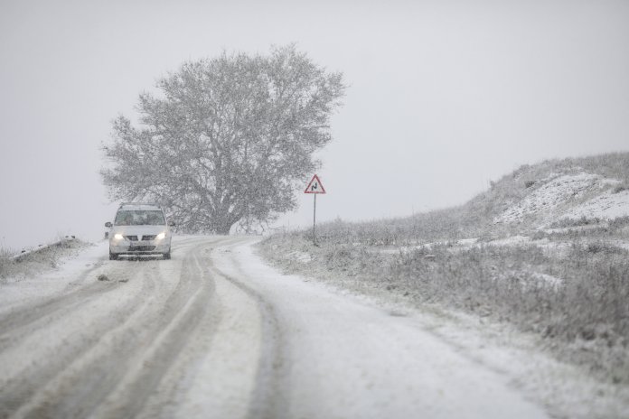 Nicușor Dan, impediment într-o noapte la Paris. Cauzele pentru care avionul militar Spartan, cu care a venit în Franța, nu poate să se întoarcă în patrie.