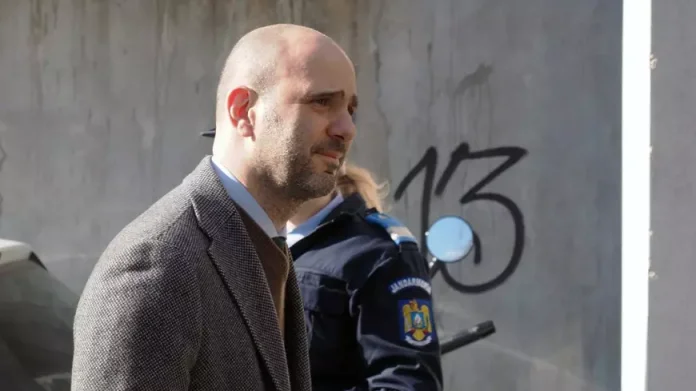 Șerban Pop, partenerul lui Vîntu și Voiculescu de la Fisc, este pe cale să devină om de bine după ce a ocolit legea în trei situații. Șerban Pop, partenerul lui Vîntu și Voiculescu de la Fisc, este pe cale să devină om de bine după ce a ocolit legea în trei situații.