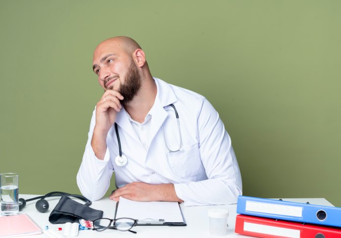 Ce hormon secretă glandele paratiroide?