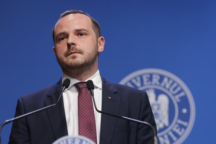 Rogobete, ministrul Sănătății, alertă pe Facebook: pregătire de 6 spitale pentru un avion retras pe Otopeni; informația despre renunțarea sa și previziunea sfârșitului nostru, ambele se vor anunța la un anumit moment.