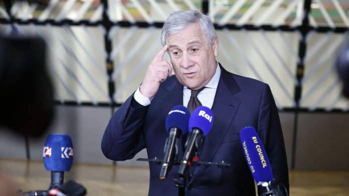 „S-a trezit” generalul rus, împușcat de multe ori în abdomen, braț și picior la Moscova. Cine este Vladimir Alekseiev?