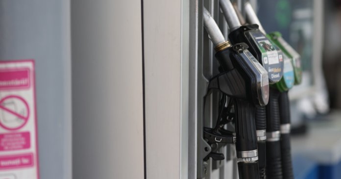 Ordonanța privind carburanții: stabilirea unui plafon pentru adaosul comercial și restricționarea exporturilor de către Guvern. Până...