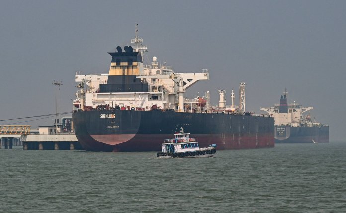 Iran cere plată taxei în bitcoin pentru navele ce doresc să navigheze prin apele sale. Care este prețul fiecărui baril de petrol?