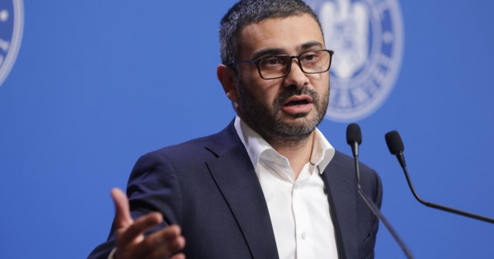 Reacția lui Florin Manole în urma acuzațiilor aduse de Dragoș Pîslaru referitoare la cumularea pensiei cu venitul...