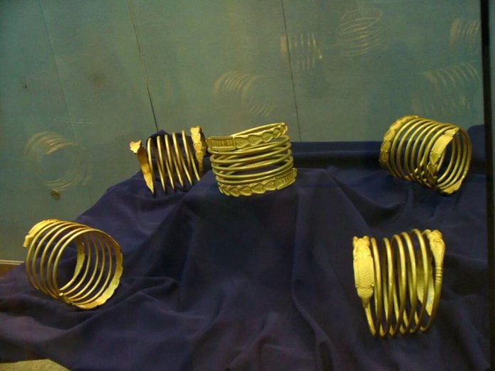 Tezaurul dacic în valoare de 2 milioane de euro, sustras din Munții Orăștiei și comercializat pe piața ilegală, asociat cu „cartelul sârbs”