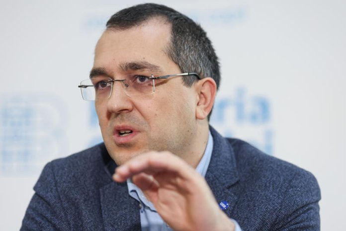 Vlad Voiculescu răspunde după ce România a suferit o înfrângere în procesul cu Pfizer referitor la vaccinuri și va trebui să achite 600 de milioane de euro, acuzând două persoane.