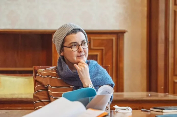 Femei în strălucirea Teatrului Excelsior: patru eroine luptă pentru libertate într-un univers controlat de bărbați