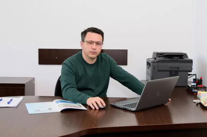 Producția de țiței a României în scădere în perioada crizei energetice, în timp ce importurile se intensifică. Asii din mânecă risipiți.