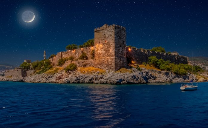 The,Bodrum,Castle,Night,View,In,Turkey