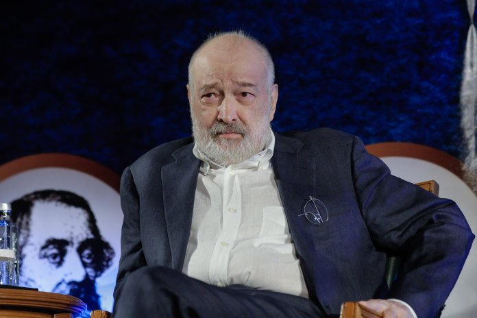 INTERVIU: „Remarc că și Nicușor Dan sprijină PSD. Nu îmi explic de ce nu constituie un mare PSD, pe care să-l denumească «partid unic»”