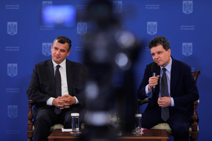 Traian Băsescu contestă premierul „lui Băsescu” pe care Nicușor Dan urma să-l declare azi, având însă alte două alegeri.