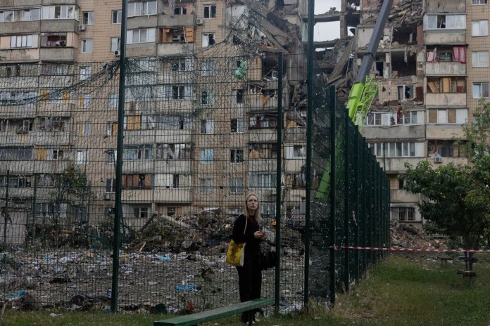Atac devastator la Kiev înainte de summitul NATO: Clădiri incendiindu-se și scene dramatice în capitală / Minimum 9 morți și 34 de răniți