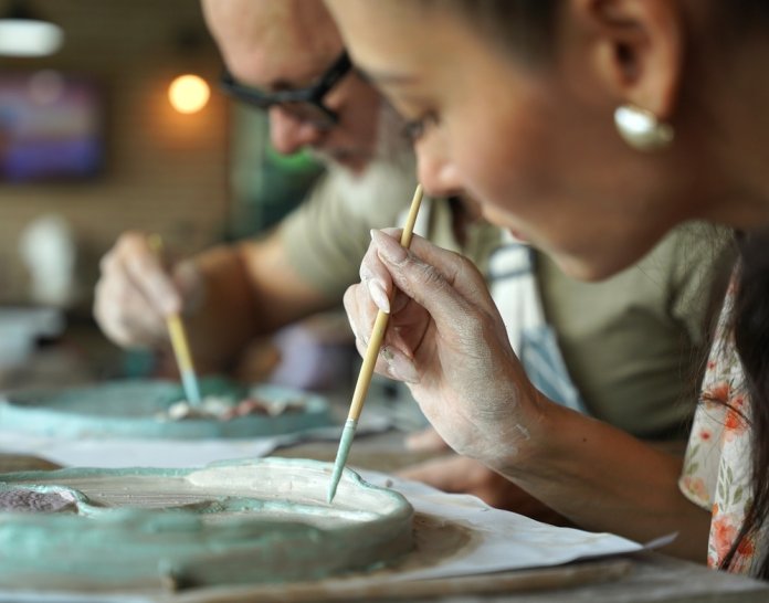 A,Happy,Couple,Makes,Ceramic,Plates,In,A,Workshop
