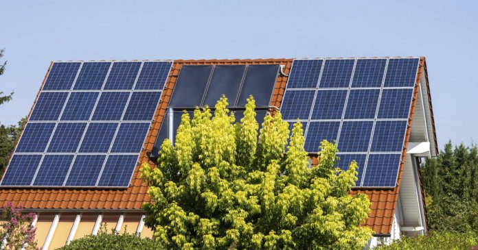Prosumatorii adresează un mesaj lui Bolojan în contextul crizei energetice: „Dacă dorești să-mi gestionezi bateria...
