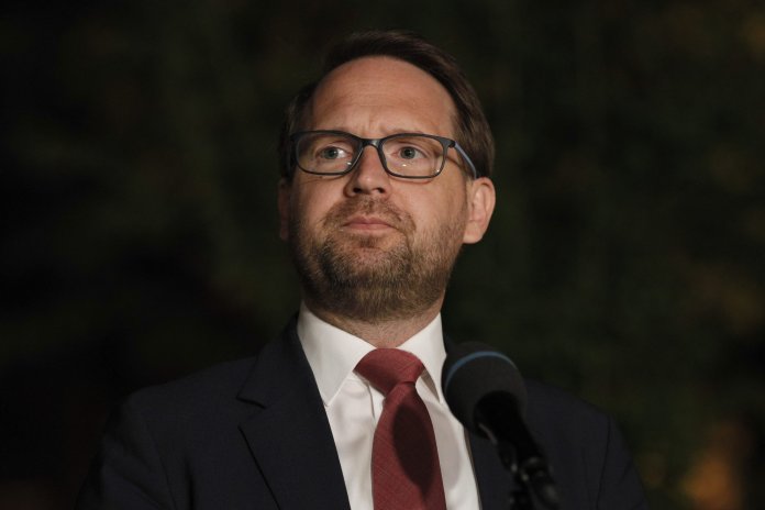 USR acuză CCR de „violare a Constituției”. Fritz: „Putem fi împăcați: CCR-PSD a argumentat că penalizarea nu se aplică mie, ci mandatului meu”